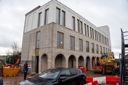 Builds vehicles and equipment outside the mosque