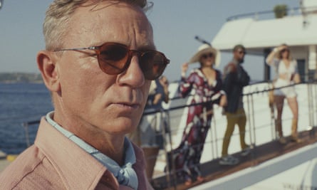 Daniel Craig in Glass Onion: A Knives Out Mystery.