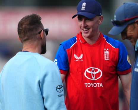 Harry Brook (centre) chats with Brendon McCullum (left) after England beat Sri Lanka on Saturday