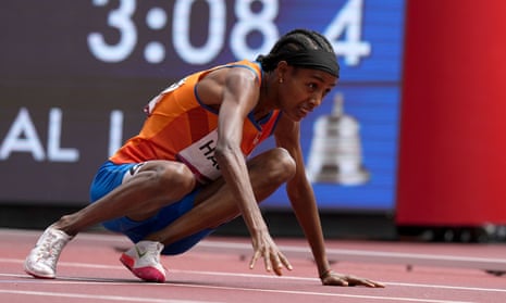 Tokyo 2020: Watch Dutch runner Sifan Hassan FALL on final lap of 1,500m  heat but somehow get back up to win race