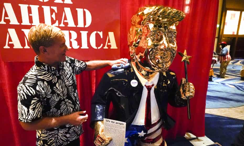 Sculptor Tommy Zegan polishes his statue of Donald Trump at CPAC.
