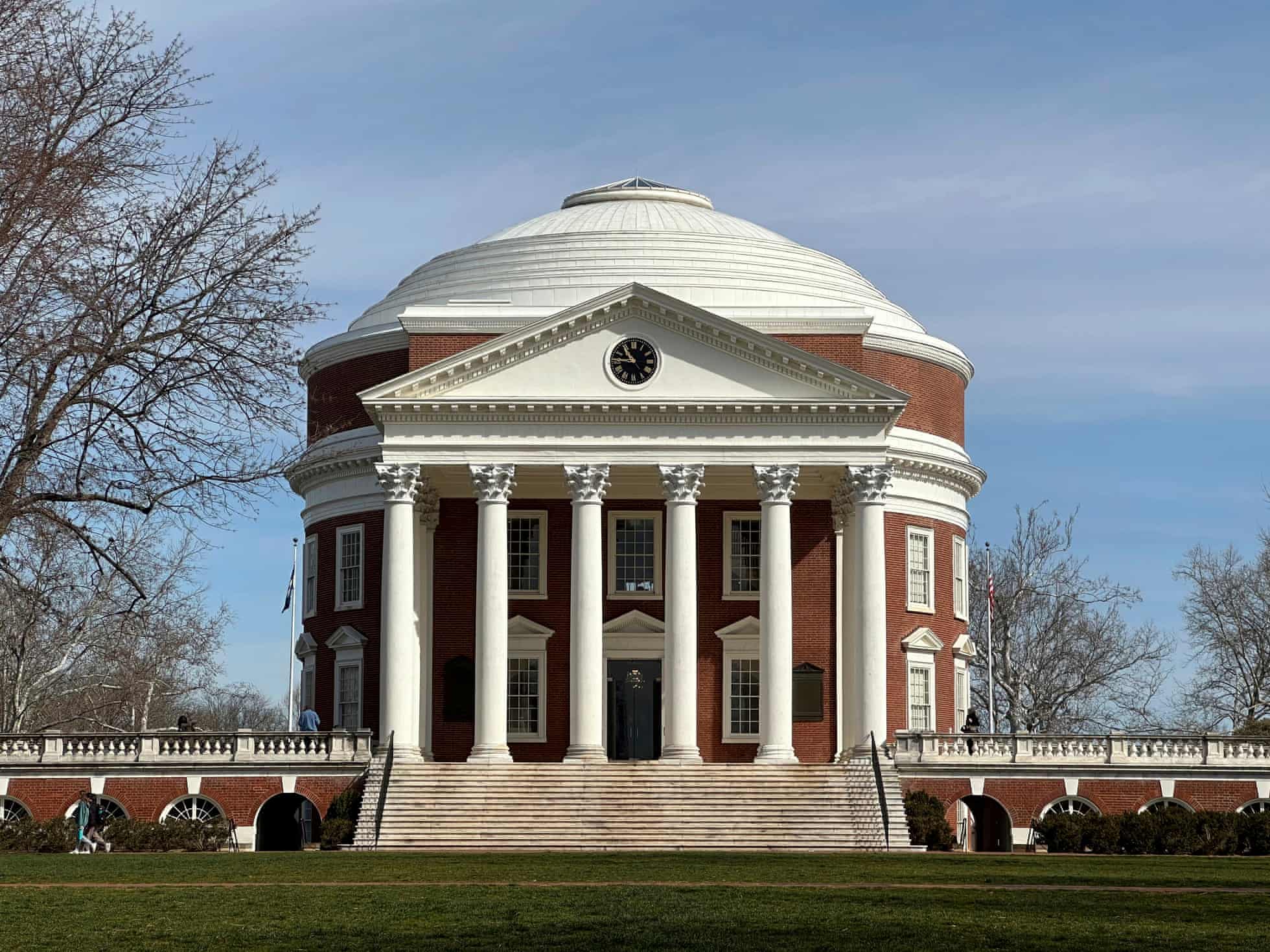 U of Va. kisses the ring