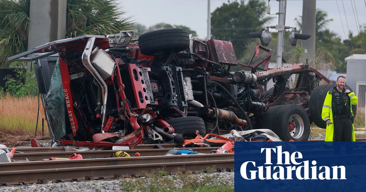 High-speed passenger train collides with firetruck in Florida, injuring 15 people High-speed passenger train collides with firetruck in Florida, injuring 15 people