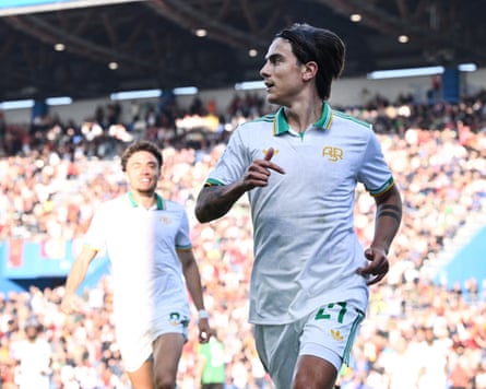 Paulo Dybala scored the only goal for Roma as they won at Sassuolo.