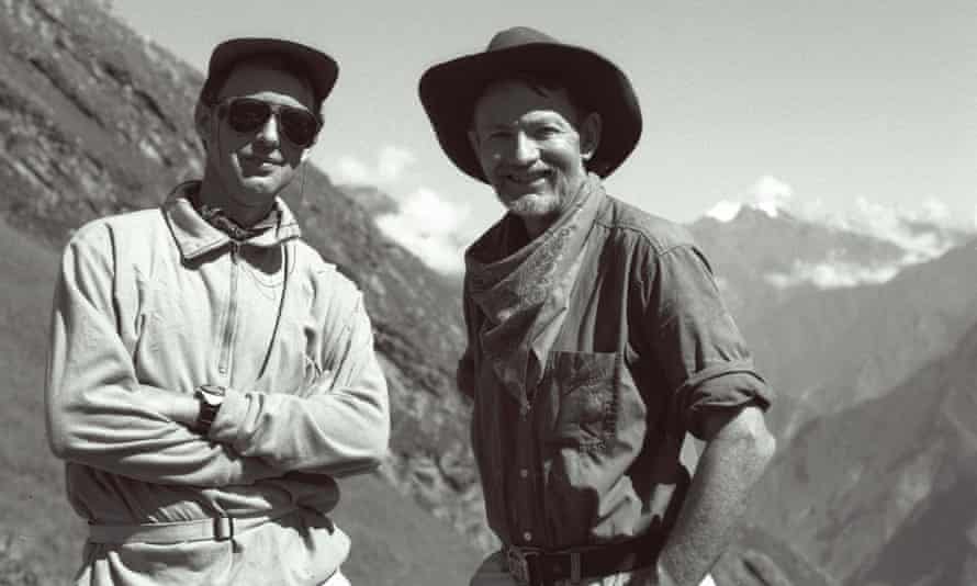 Black and white photo of British writer and explorer Hugh Thomson (left) and American archaeologist Gary Ziegler.