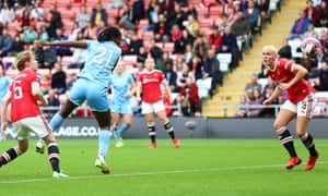 Bunny Shaw’s bonce gives Manchester City the lead.