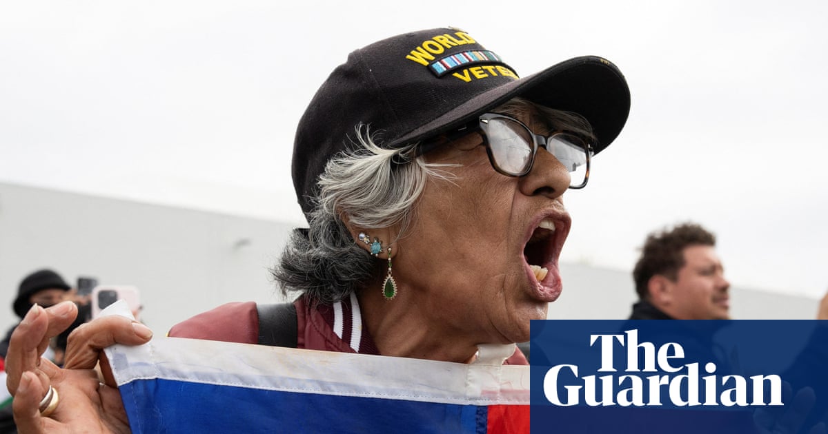 Protestors show resistance to immigration crackdown in San Francisco - video