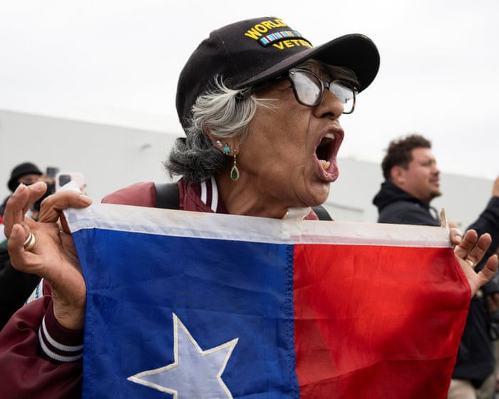 Protestors show resistance to immigration crackdown in San Francisco - video