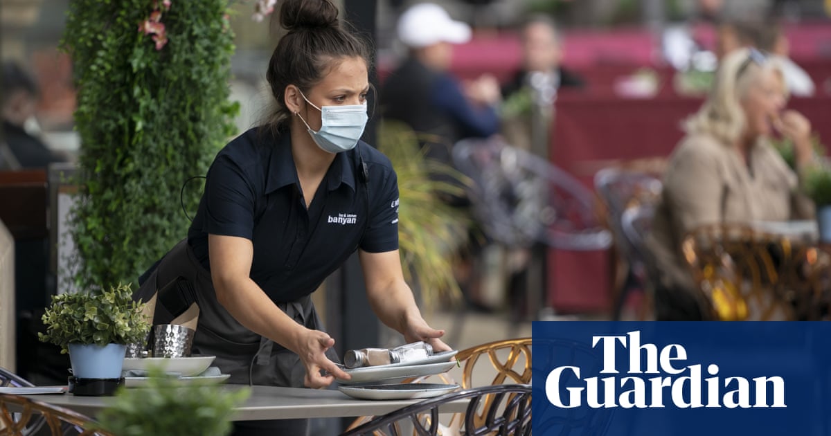 UK pubs and restaurants struggling to find staff before ‘pingdemic’ crisis