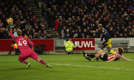 Manchester United’s Marcus Rashford fires hom the visitors’ third goal.
