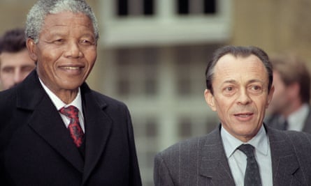 Michel Rocard with Nelson Mandela in 1990.