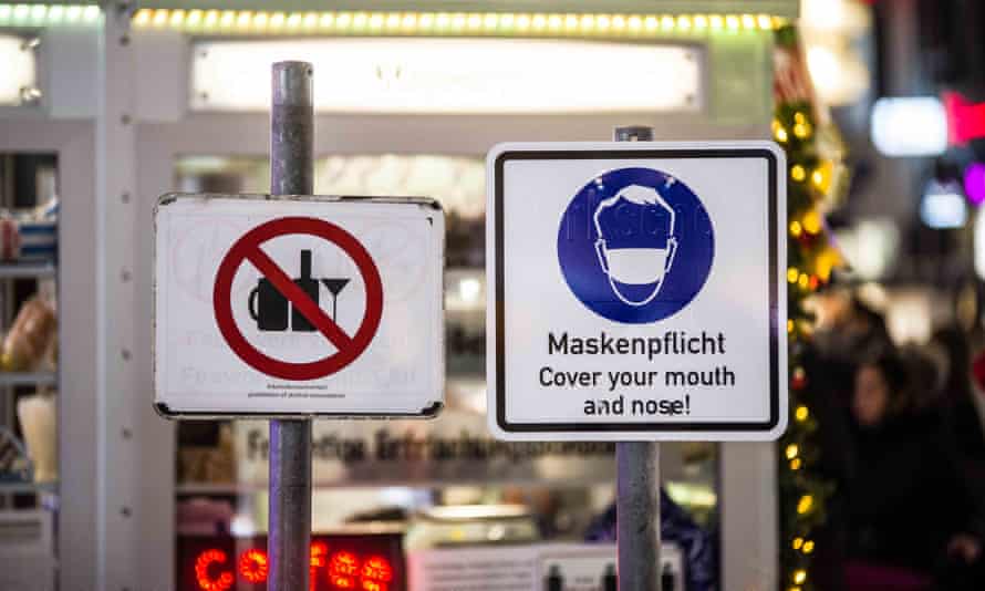 Signs in Munich ordering mask use and banning alcohol.