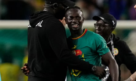 Sadio Mané dari Senegal tersenyum setelah dua golnya membantu mengalahkan Brasil 4-2