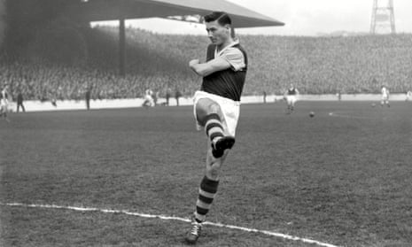 Jimmy McIlroy playing for Burnley against Blackburn Rovers, 1958.