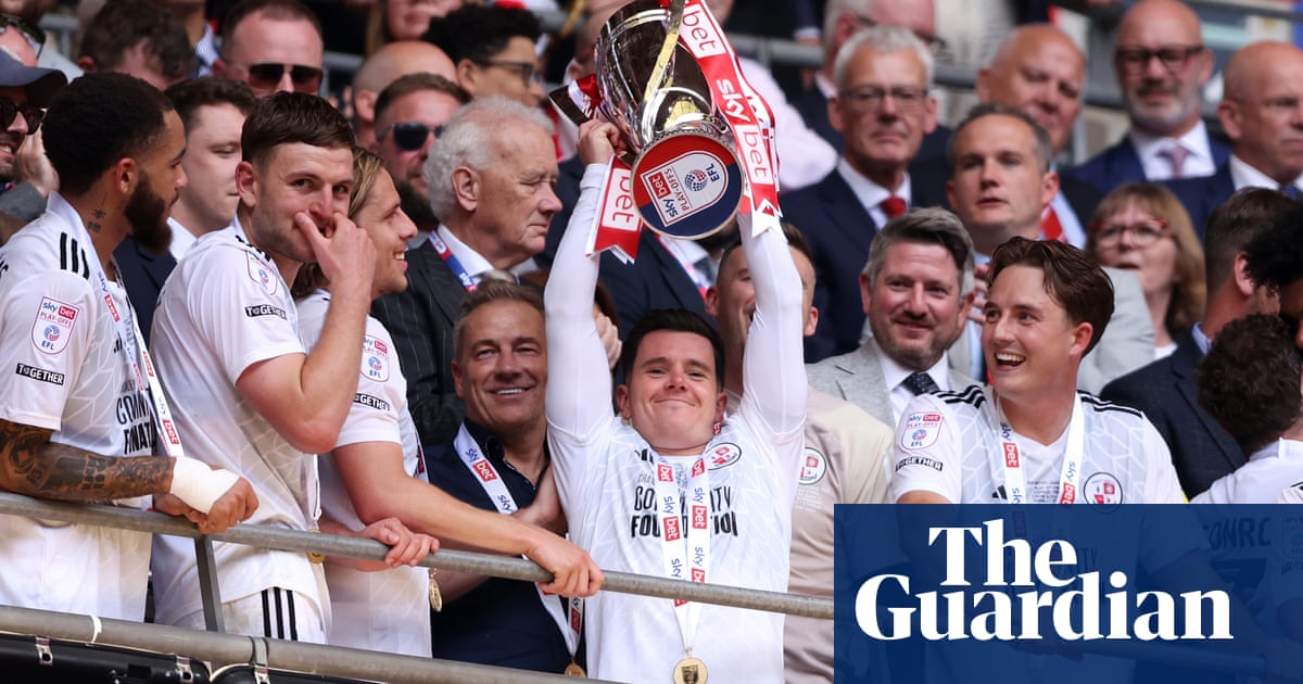 Liam Kelly clinches League One spot for Crawley with playoff defeat of Crewe - The Guardian