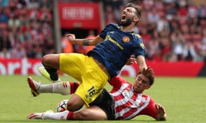 Bruno Fernandes and Che Adams battle for the ball