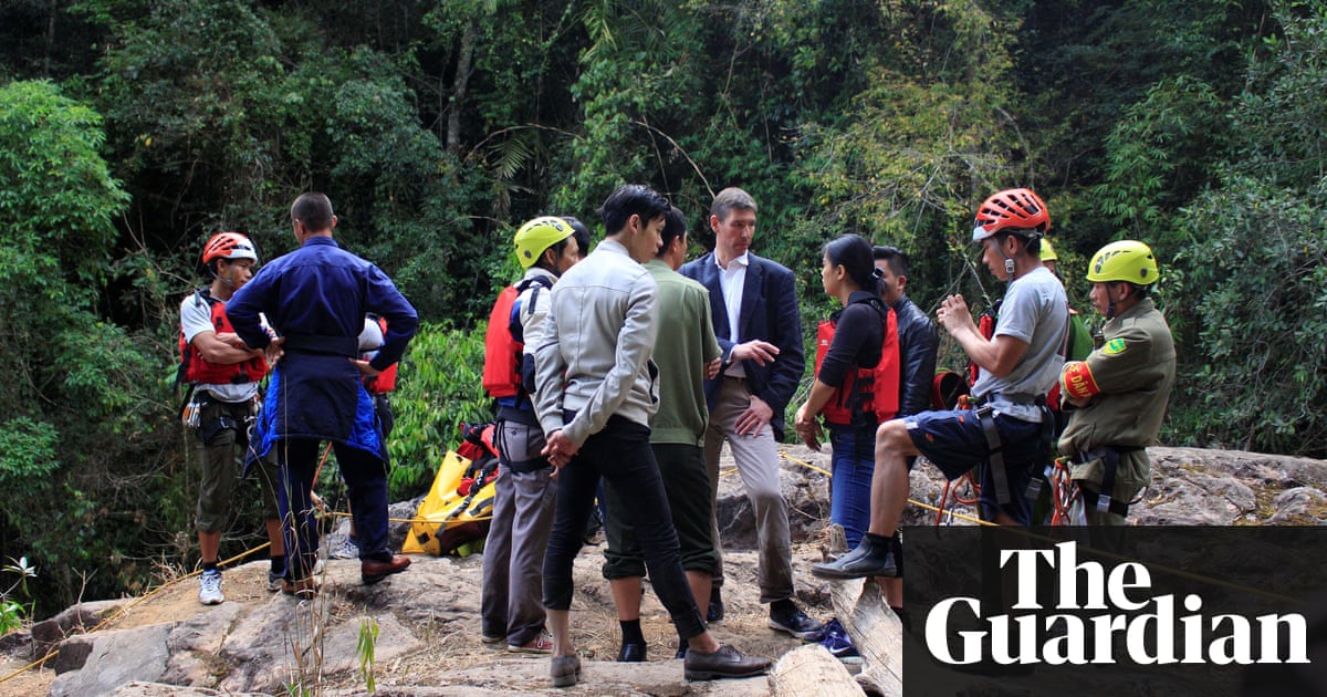 UK police working with Vietnam over death of three British tourists