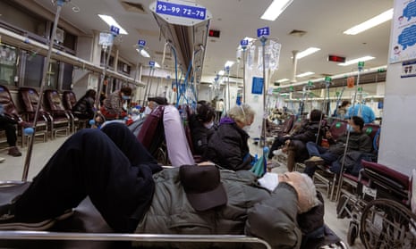 People receive intravenous and oxygen therapy in an emergency room of a hospital in Shanghai on 15 January.