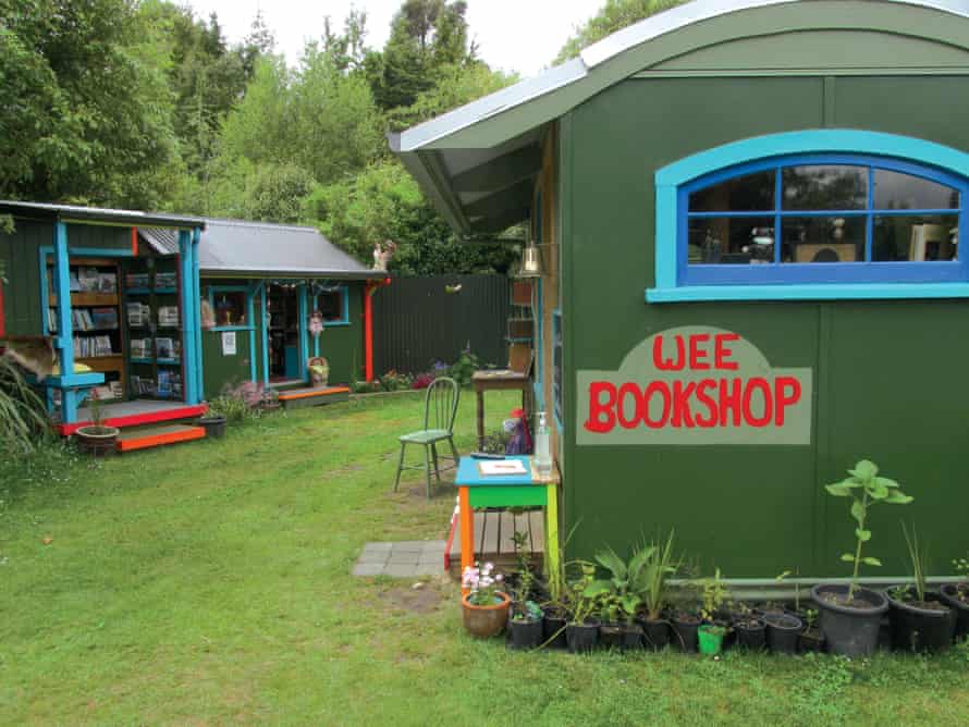 Two Wee Bookshops et The Snug sur la propriété Fiordland de Ruth Shaw.