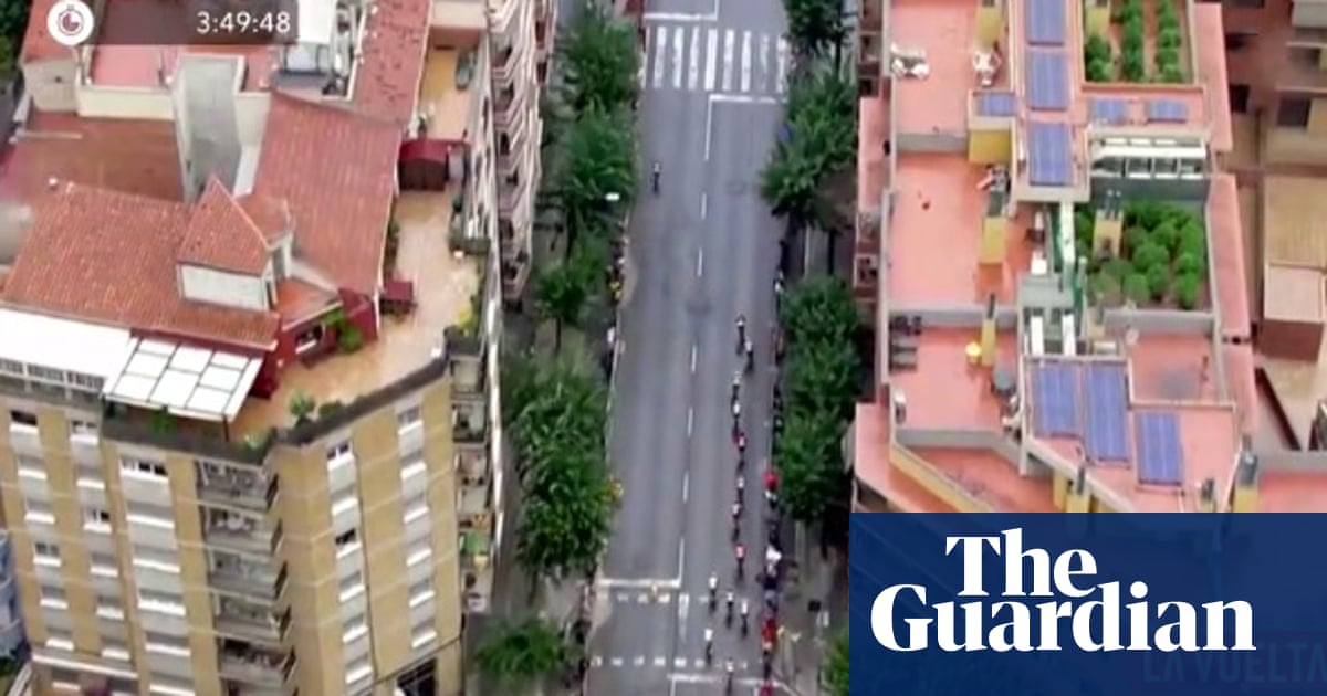 Helicopter reveals rooftop marijuana plantations while filming Vuelta