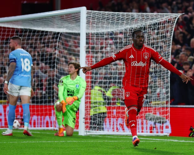 Kalimuendo marca en la nostálgica victoria europea del Nottingham Forest sobre el Malmö Kalimuendo marca en la nostálgica victoria europea del Nottingham Forest sobre el Malmö