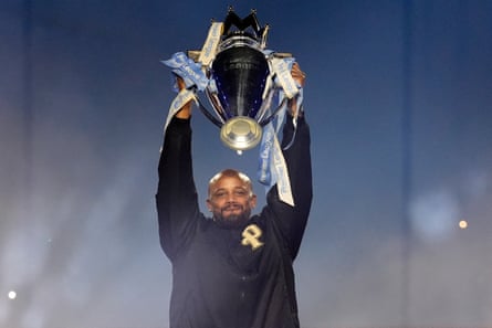 Vincent Kompany brings the Premier League trophy on to the stage at Co-op Live.