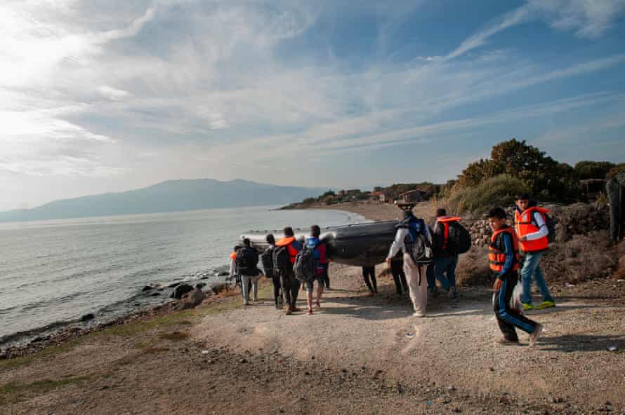 Photojournalist Güliz Karaoğlan Vural crossed with the refugees from Sivrice to Lesbos.
