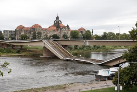 Section of the Carola Bridge in the Elbe river