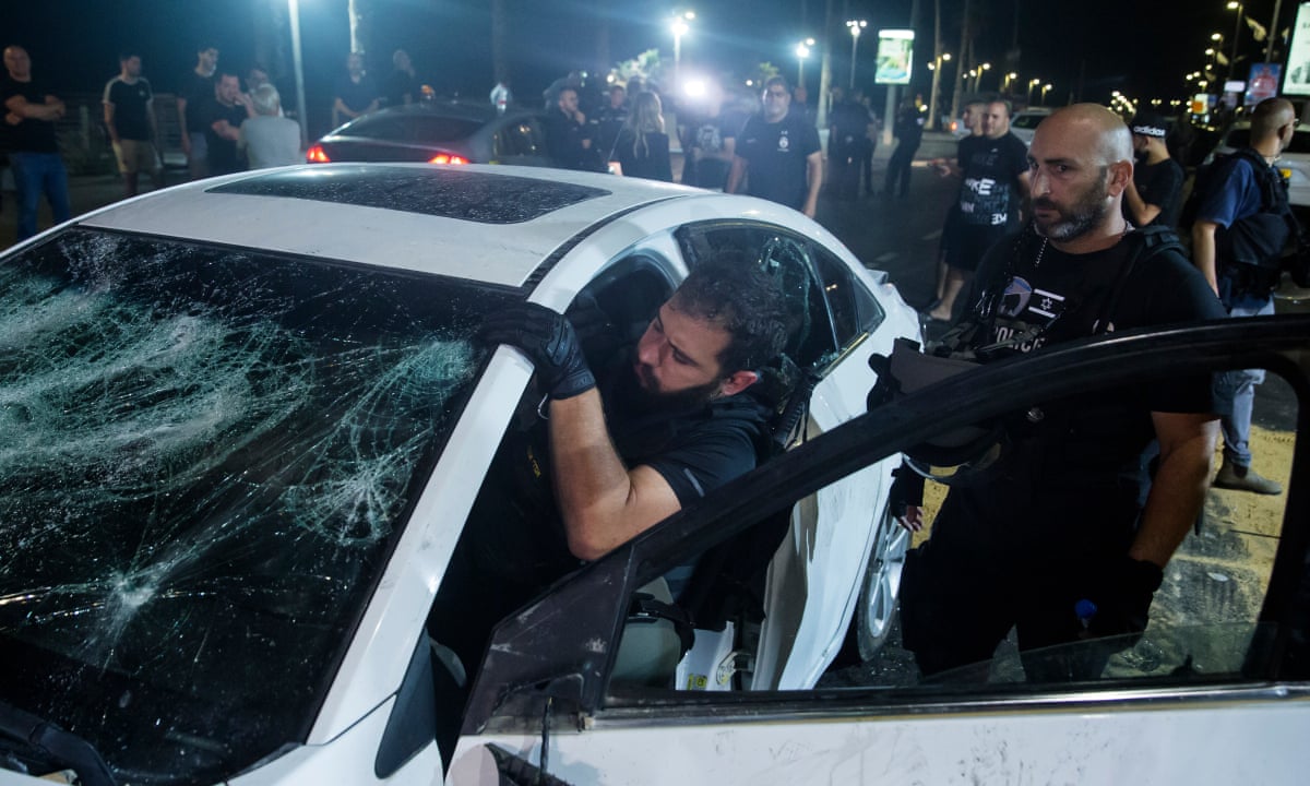 live tv shows israeli mob attack motorist they believed to be an arab israel the guardian