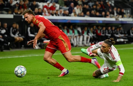 Kasper Jorgensen in action with Kostas Tsimikas.