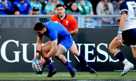 Italy's Thomas Ramos scores his side's second try of the game.