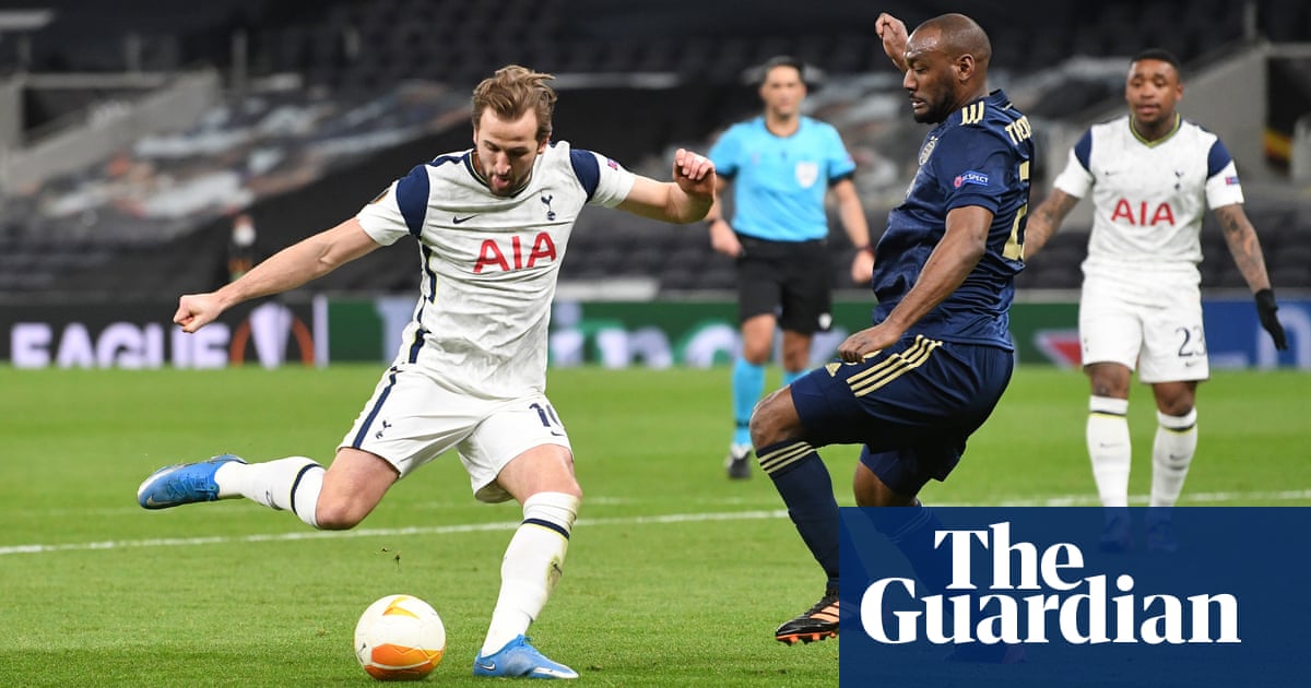 Kane doubles up to sink Dinamo Zagreb and put Tottenham in driving seat