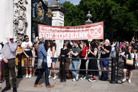 Protesters outside Buckingham Palace.