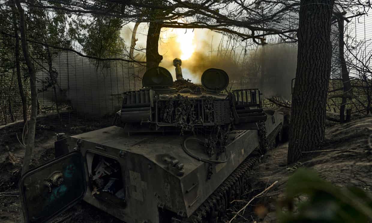 Moscow risks dividing its forces to stop Ukrainian breakthrough (theguardian.com)