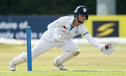 Harvey Hosein playing for Derbyshire in April 2021.