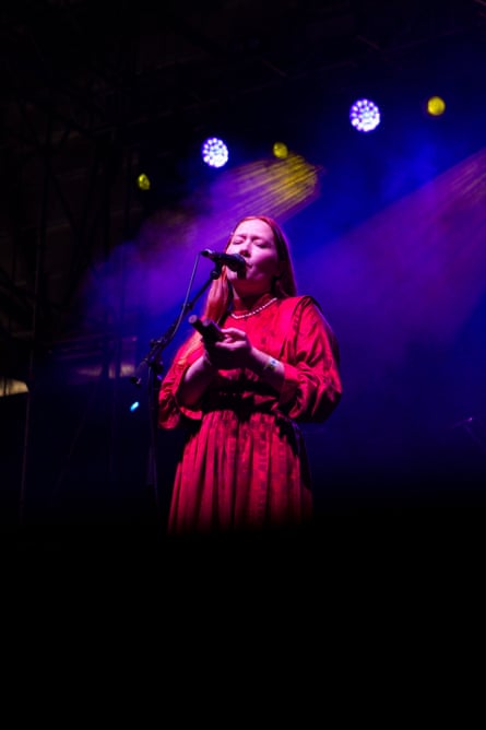 Julia Jacklin jouant au festival Laneway.