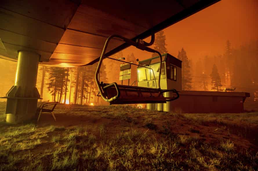 Der Resortmanager von Sierra-at-Tahoe beschrieb die Flammen als „Feuerwand“.