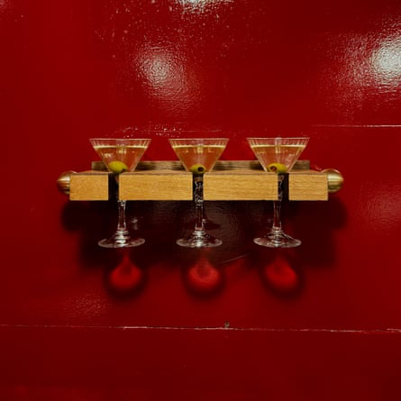 Hold ma martini: Ellie’s Bar bathroom.