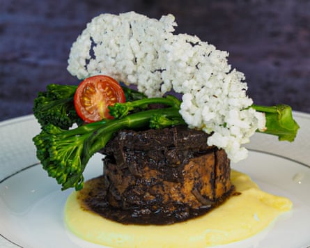 Tempeh semur (tempeh steak mushroom, spices and soya sauce).