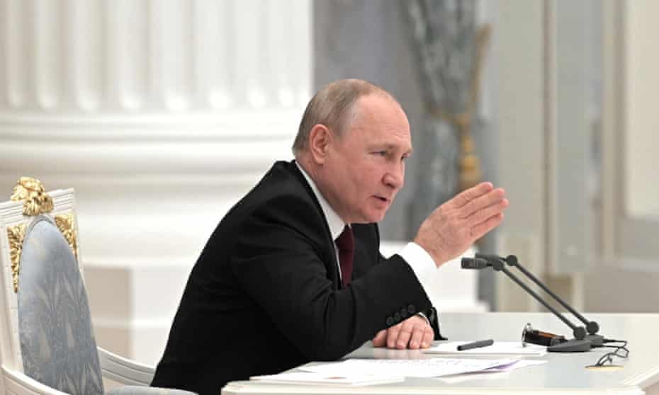 Vladimir Putin and security advisers