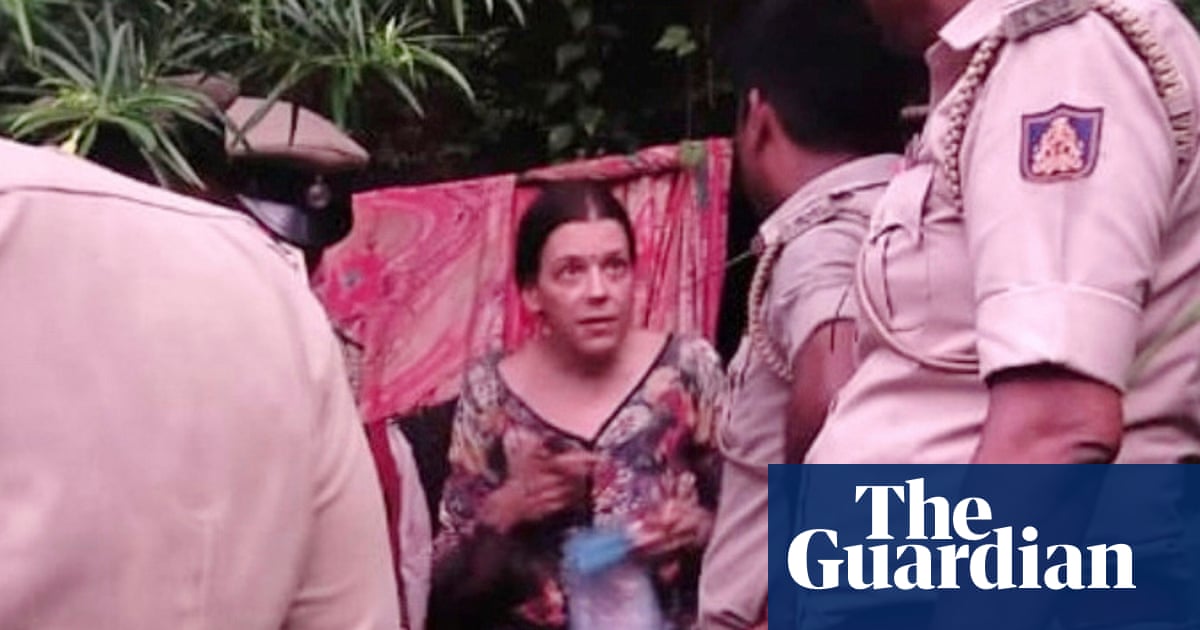 ‘आम्ही पेंट केले, गाणी गाणी गायली’: रशियन स्त्री मुलींसह भारतीय गुहेत राहणारी आढळली | भारत ‘आम्ही पेंट केले, गाणी गाणी गायली’: रशियन स्त्री मुलींसह भारतीय गुहेत राहणारी आढळली | भारत