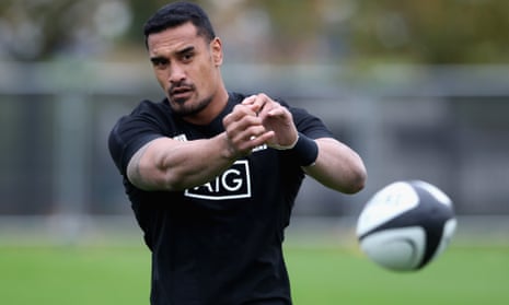 Jerome Kaino passes the ball during an All Blacks training session in London, in 2017.