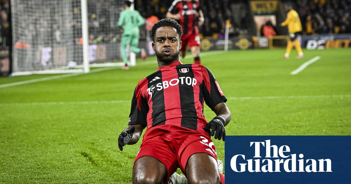Fulham Tops Wolves 2-1, Boosts European Hopes