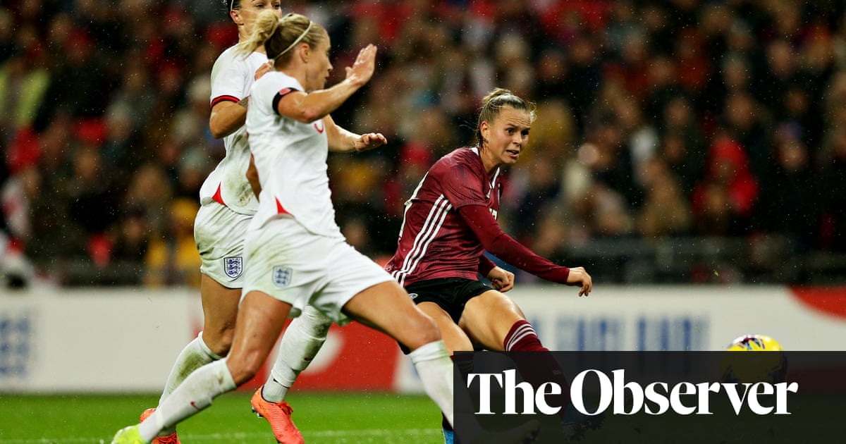 Germany’s Klara Bühl piles pressure on Phil Neville and England with late strike