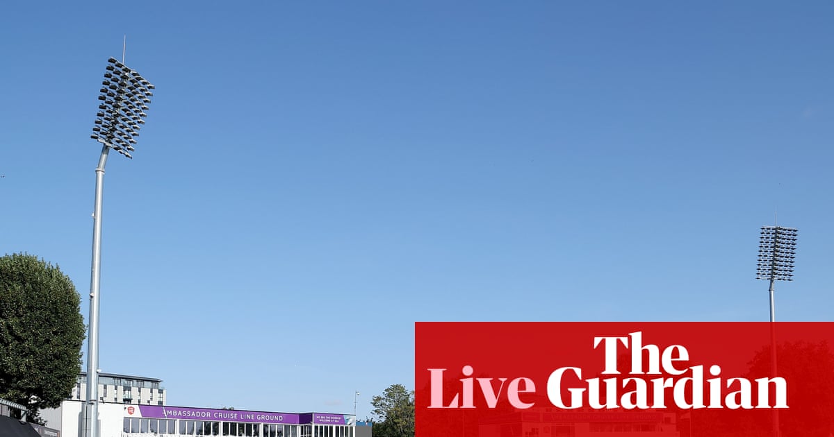 Warwickshire v Nottinghamshire, Essex v Surrey, and more: county cricket, day three – live