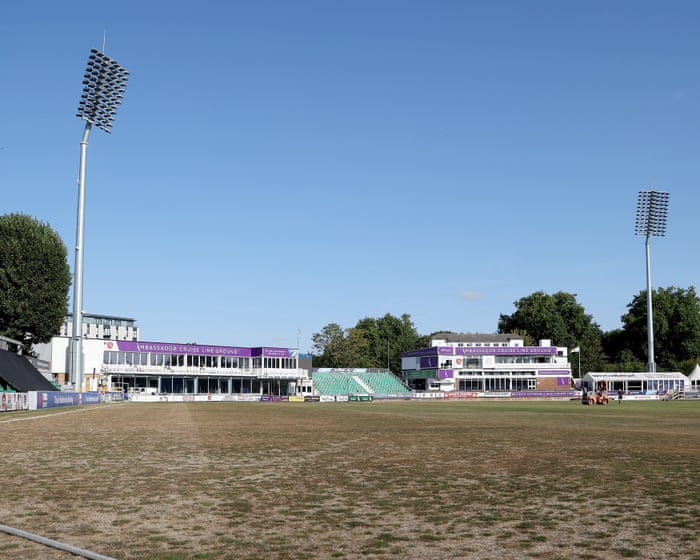 Warwickshire v Nottinghamshire, Essex v Surrey, and more: county cricket, day three – live