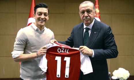 Mesut Özil handing Arsenal shirt President Erdoğan