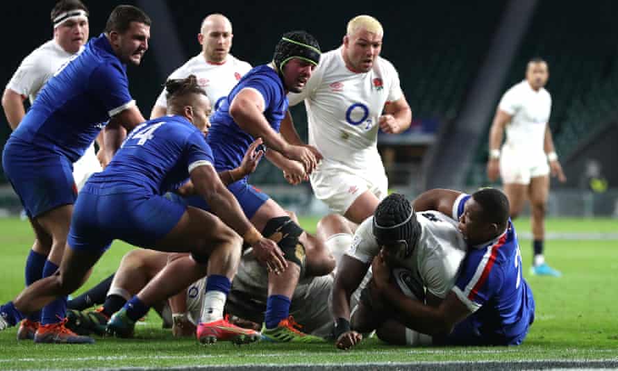 L'Angleterre Maro Itoje marque l'essai de la victoire malgré la retenue par Cameron Woki