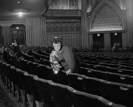 An usher deploys her torch, 1954.