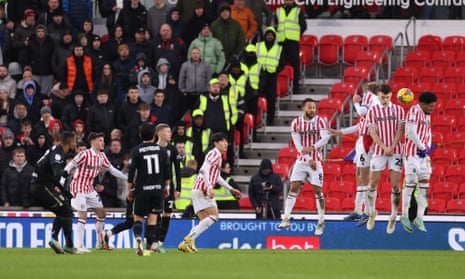 Bacuna scores from a free kick.